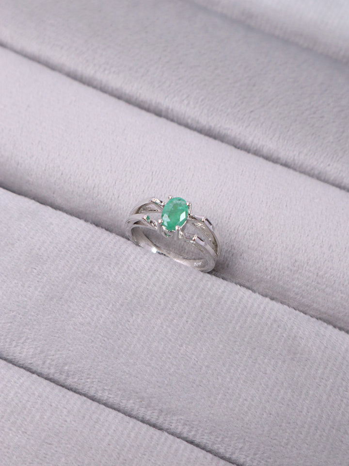 A closeup image of Emerald Solitaire Ring -4 by Carat For You 